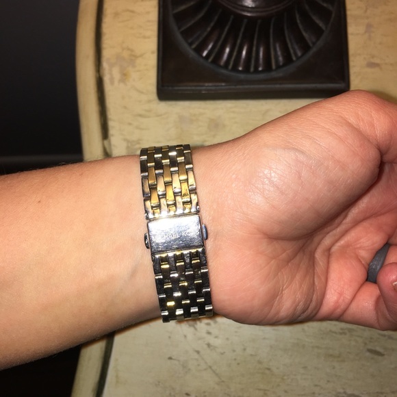 Micheal Kors watch - Picture 2 of 2